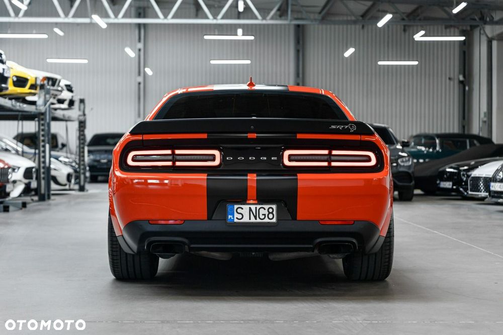Dodge Challenger - 11