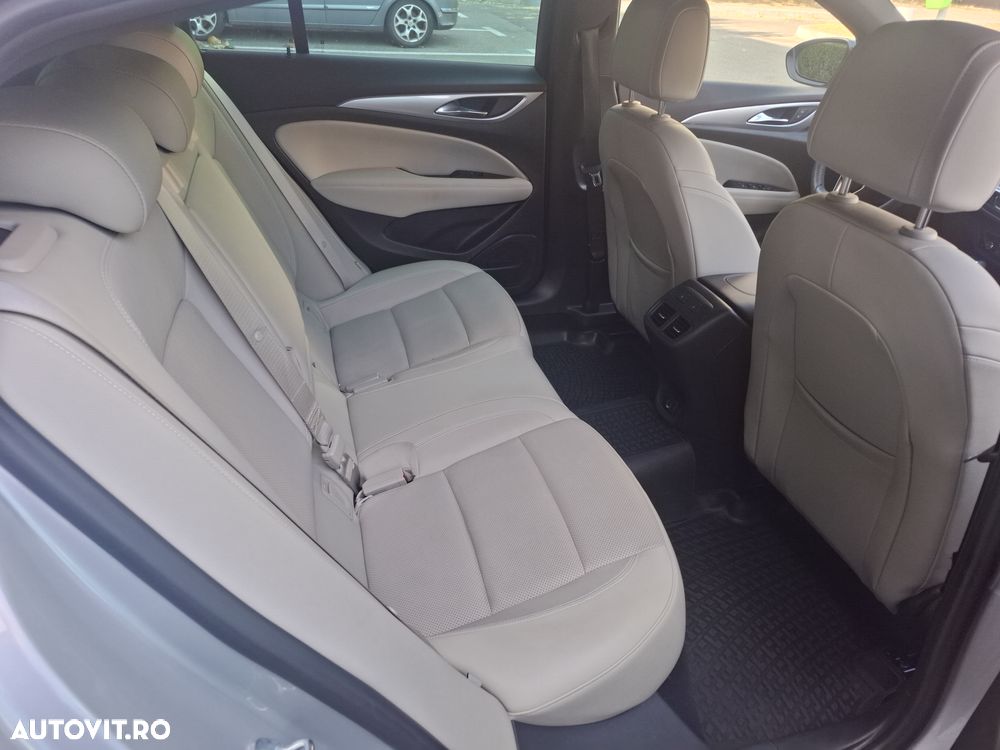 Opel Insignia - 12