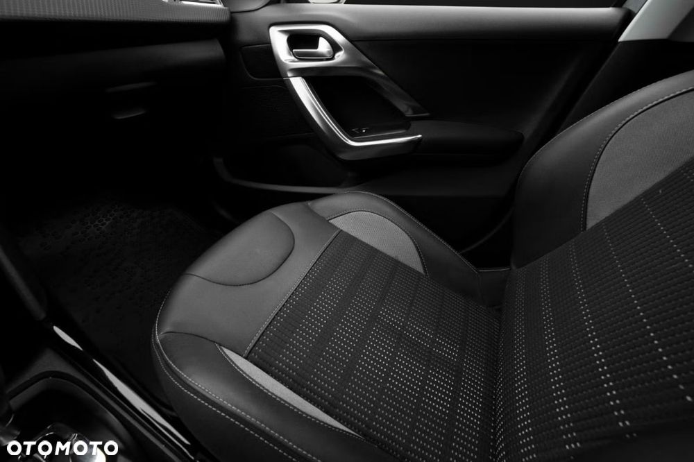 Peugeot 2008 PureTech 110 GPF Stop&Start EAT6 Allure - 21