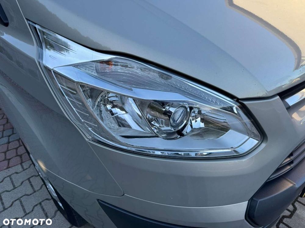 Ford Tourneo Custom - 16