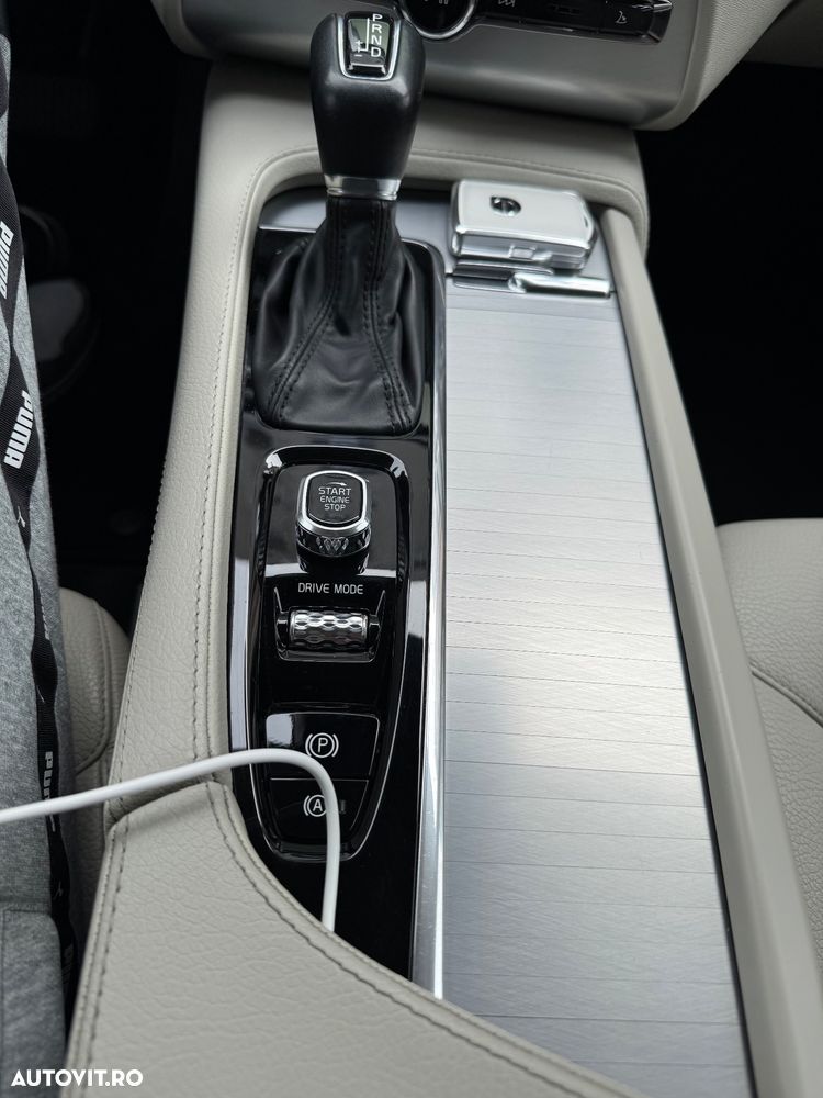 Volvo XC 90 D5 AWD Geartronic Momentum - 26