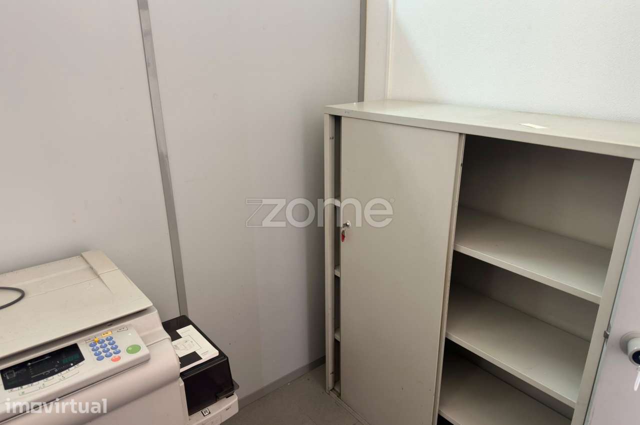 Loja de 108 m² com Potencial de Conversão em T3 – Santana, Sesimbra... - Grande imagem: 4/21