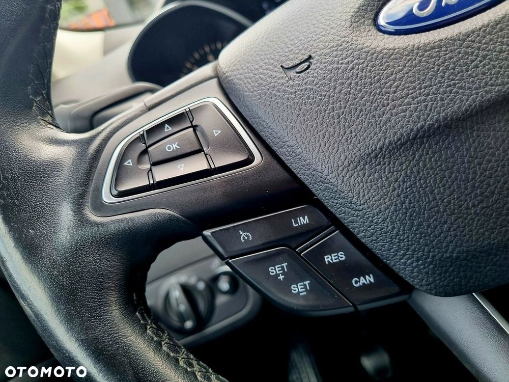 Ford Kuga 1.5 EcoBoost 2x4 Titanium - 16
