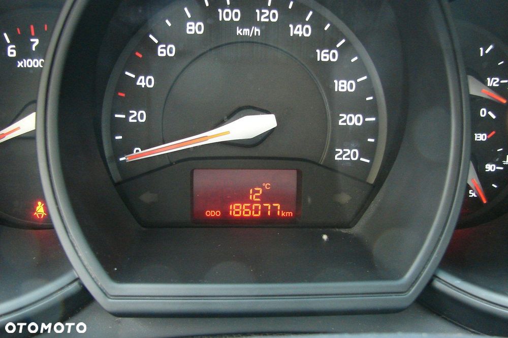 Kia Rio - 8