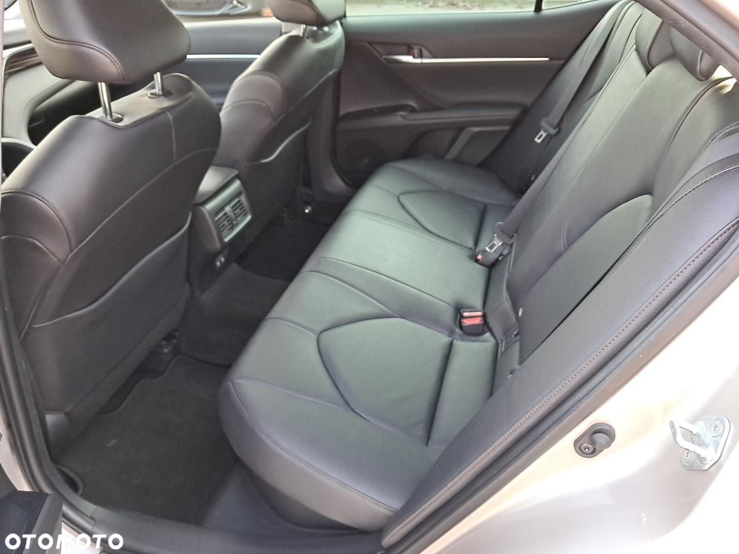 Toyota Camry - 11