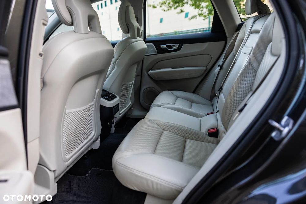 Volvo XC 60 D5 AWD Inscription - 27