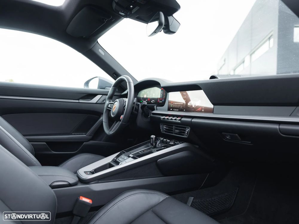 Porsche 911 (992) Carrera - 12