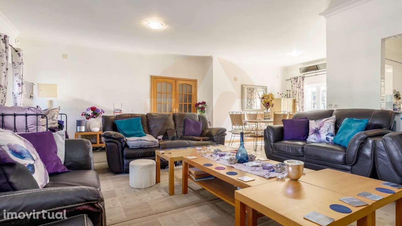 Moradia T3 com Piscina e Garagem na Urbanização Vale da Telha - Grande imagem: 4/21