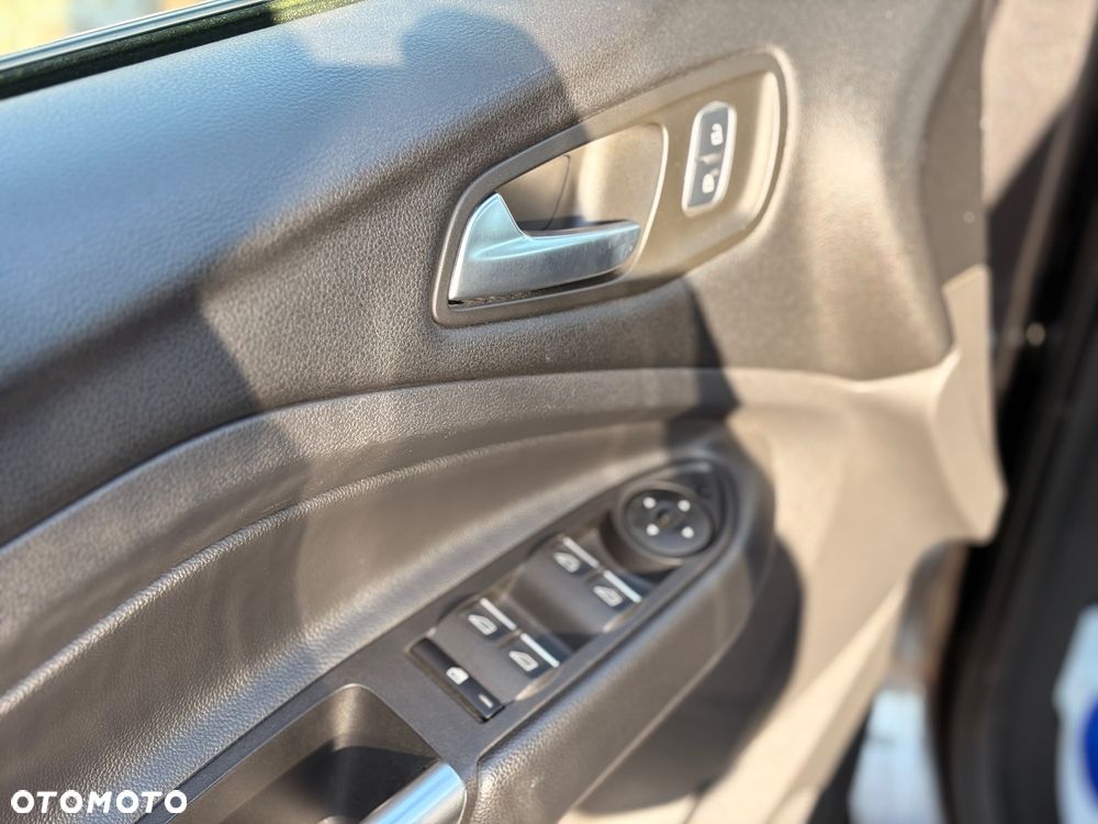 Ford Kuga 2.0 TDCi 2x4 Titanium - 12