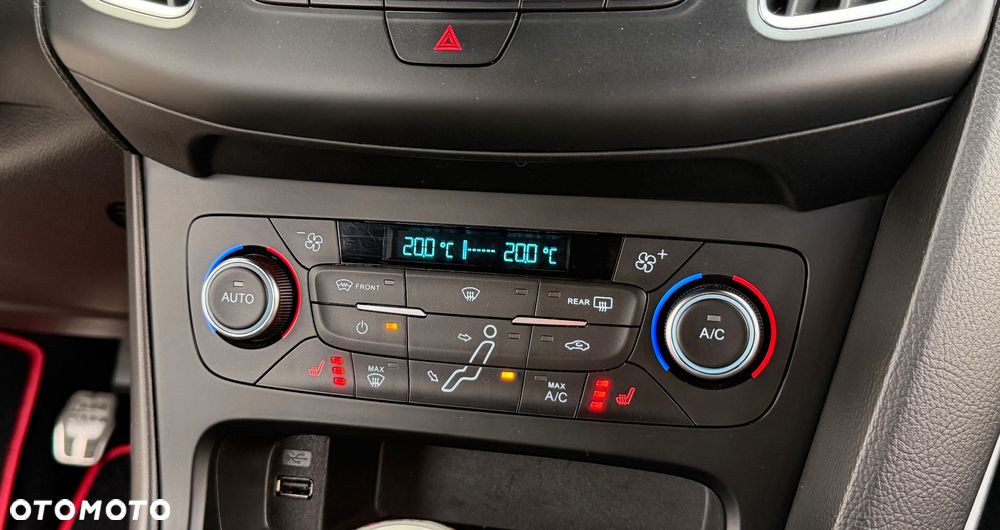Ford Focus - 32
