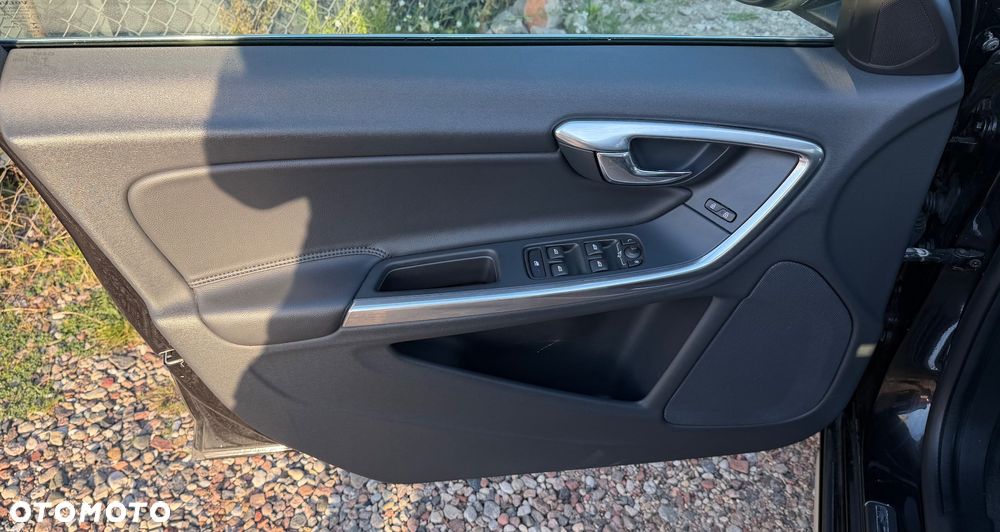 Volvo V60 D4 Drive-E Momentum - 19
