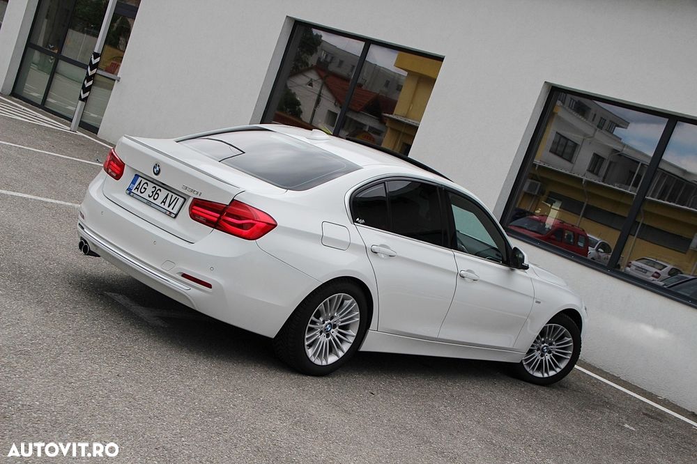 BMW Seria 3 330i Aut. Luxury Line - 3
