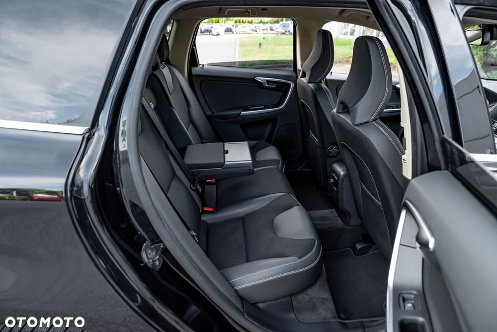 Volvo XC 60 D5 AWD Momentum - 20