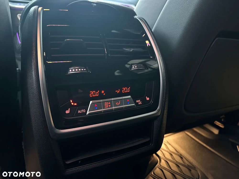 BMW X5 M M50d - 9