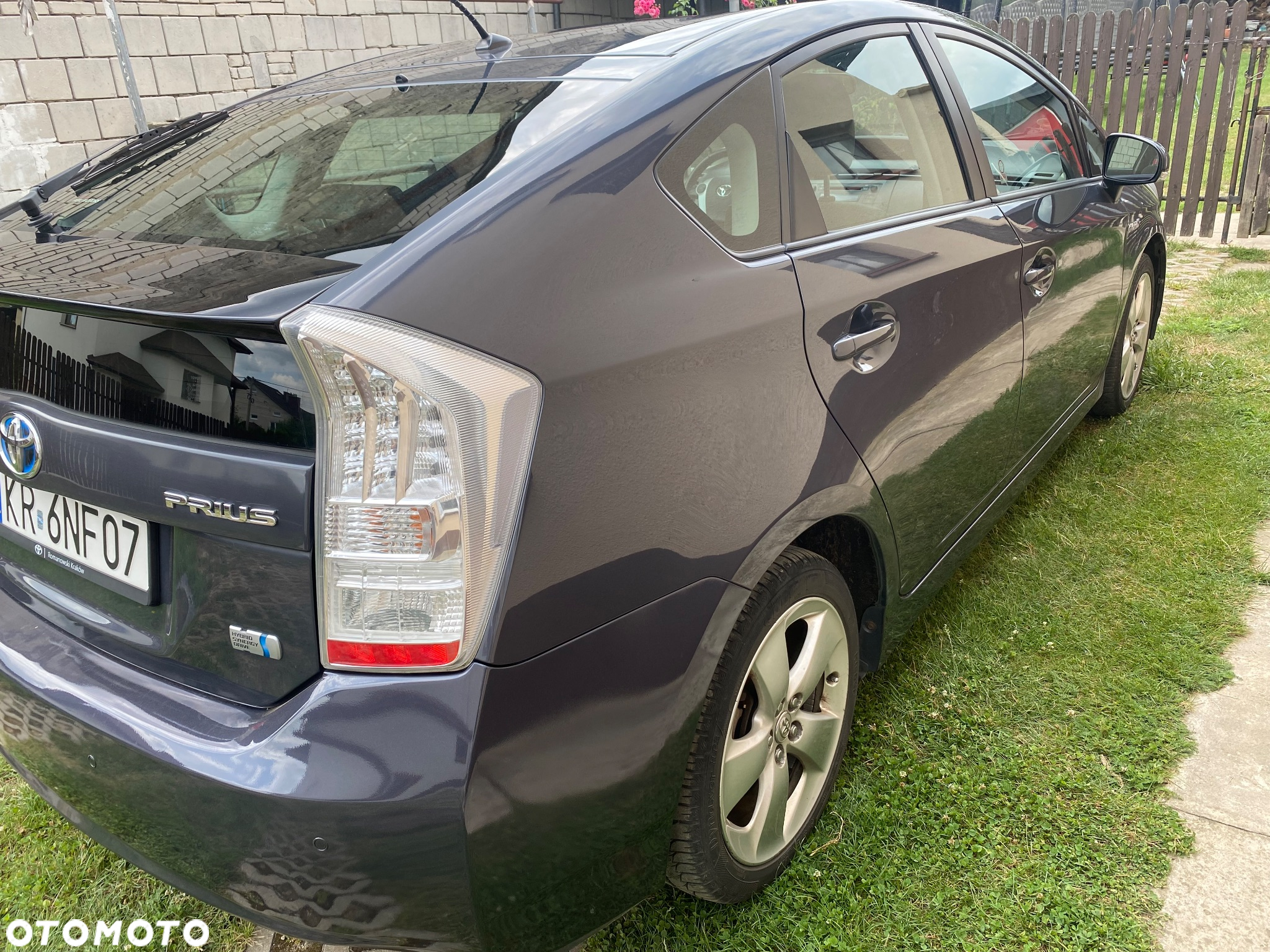 Toyota Prius (Hybrid) - 7