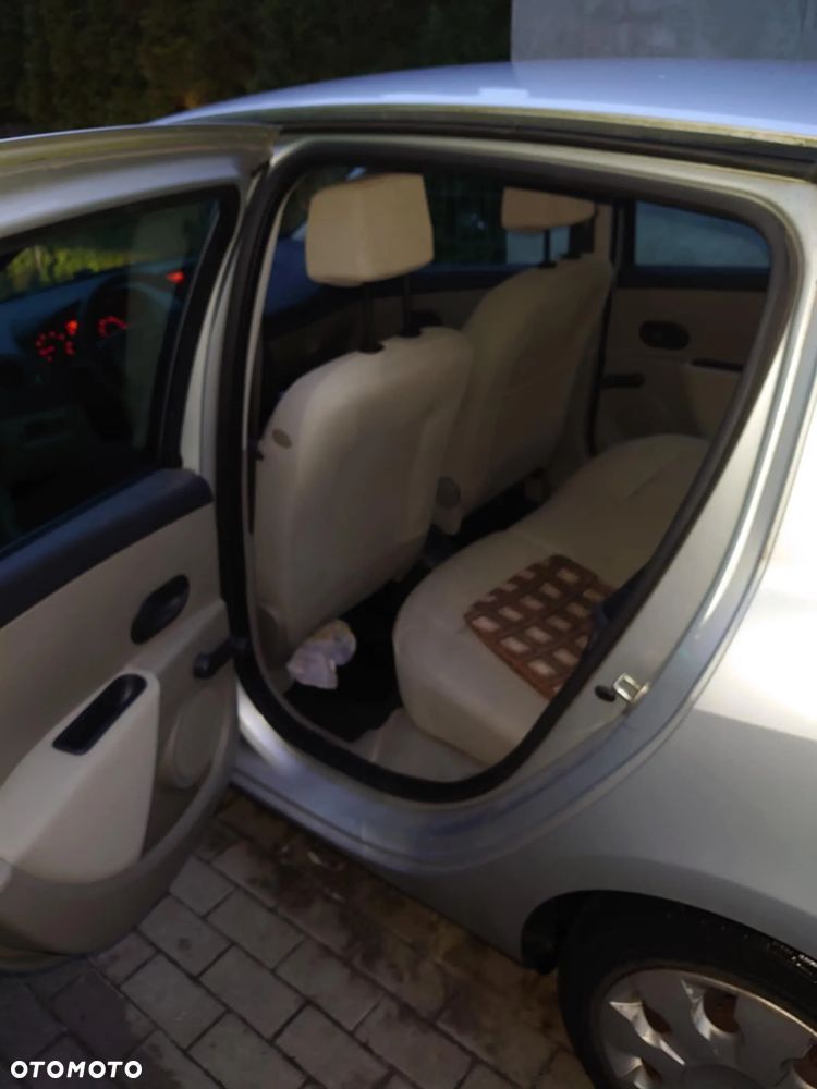 Renault Clio 1.2 16V 75 Collection - 3