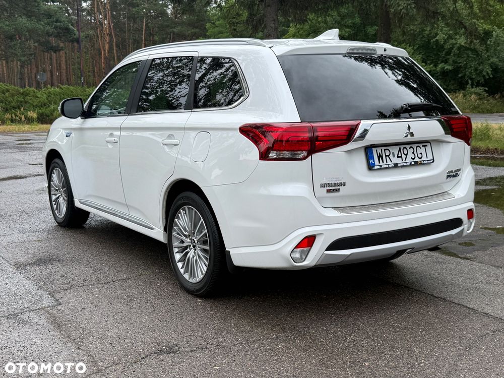 Mitsubishi Outlander 2.0 Instyle + 4WD CVT - 3