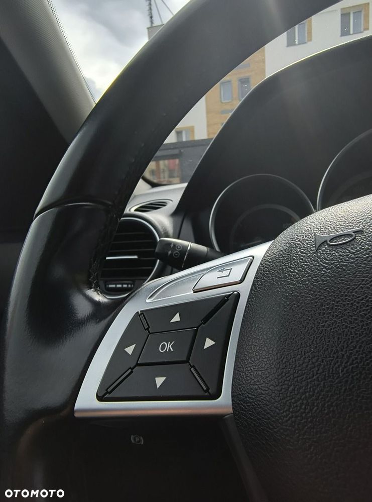 Mercedes-Benz Klasa C 200 CDI DPF (BlueEFFICIENCY) Elegance - 32