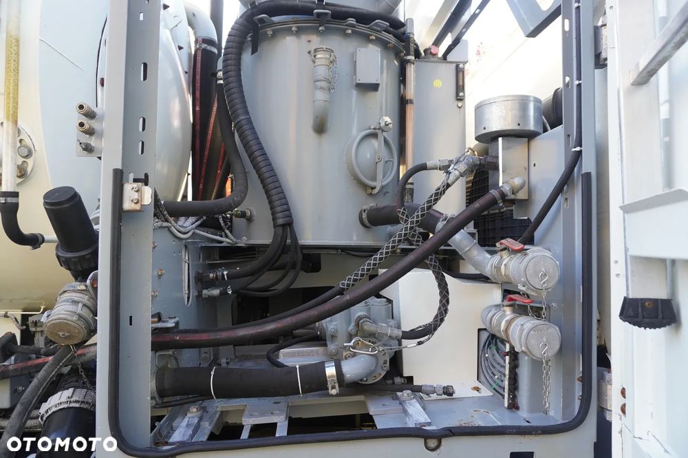 MAN TGM 26.340 E6 / Beczka asenizacyjna Rivard 11,8 m3 / 110 tys. km / oś skrętna - 17