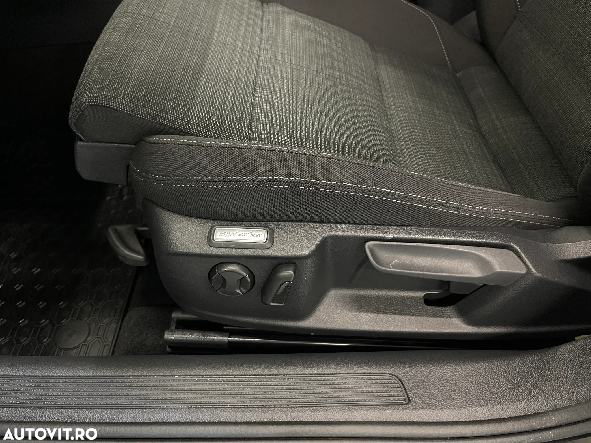 Volkswagen Passat 2.0 TDI DSG Comfortline - 23