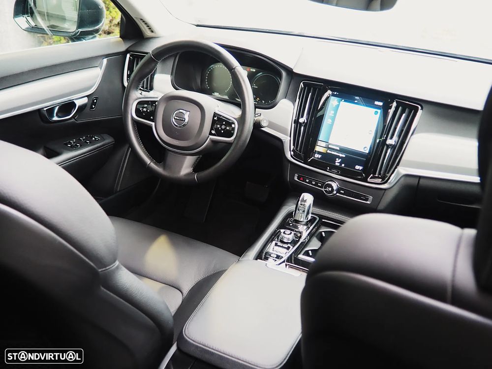 Volvo V90 2.0 T8 Momentum Plus AWD Geartronic - 26