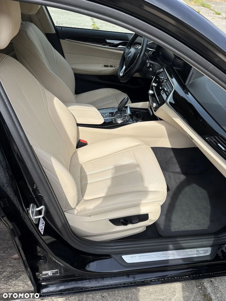 BMW Seria 5 520d xDrive - 10