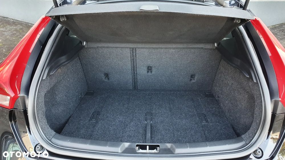 Volvo V40 Cross Country T3 Drive-E Dynamic Edition - 27