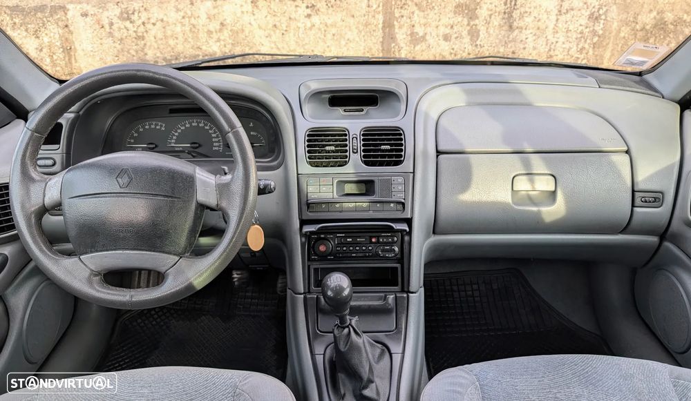 Renault Laguna Break 1.9 dTi RXE - 9