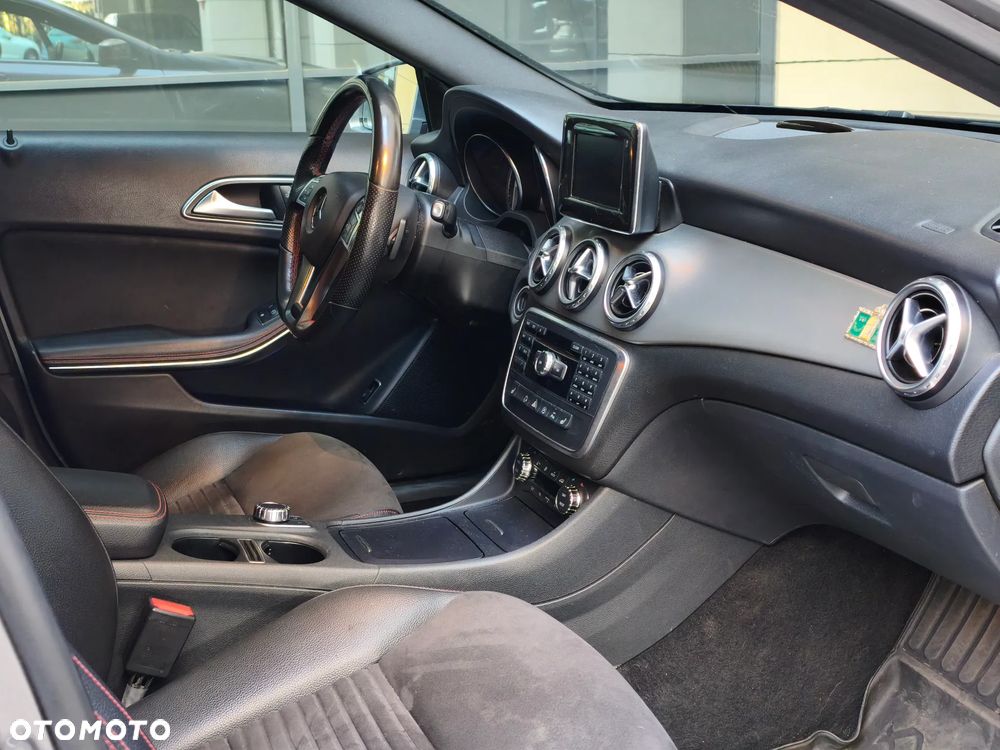 Mercedes-Benz GLA - 21