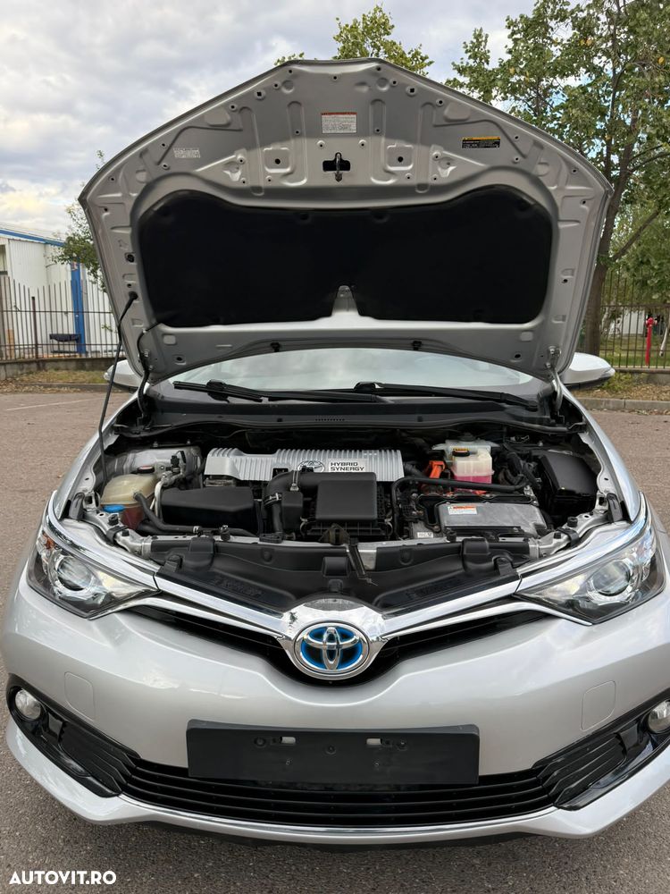 Toyota Auris 1.8 L VVT-i Sol + - 17