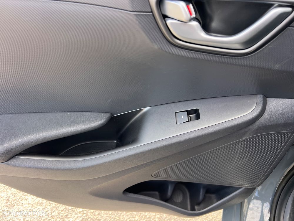 Hyundai Ioniq 1.6 GDI HEV Hybrid Tech - 6