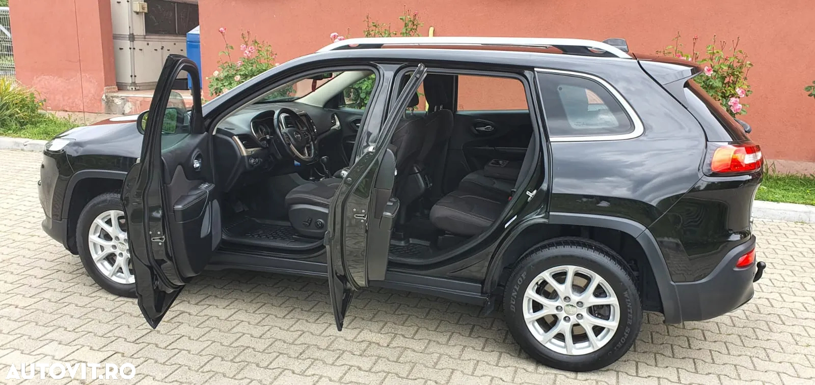 Jeep Cherokee - 10
