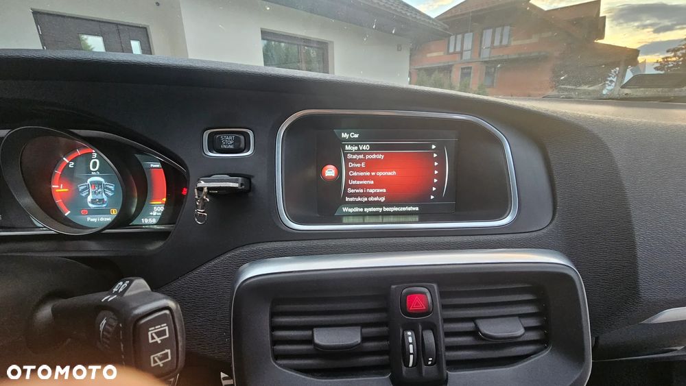 Volvo V40 D4 Drive-E R-Design Momentum - 29
