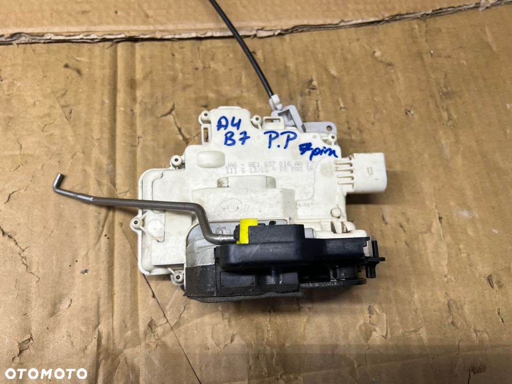 Zamek prawy przód przedni prawy Audi A4 B7 8E1837016AA - 2