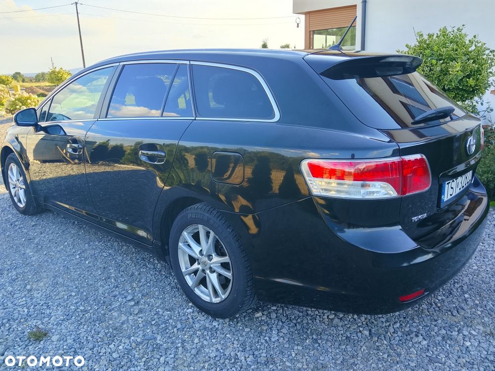 Toyota Avensis 2010 photo 3
