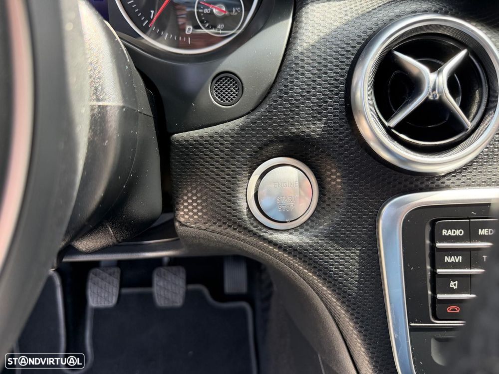 Mercedes-Benz A 180 d AMG Line - 22
