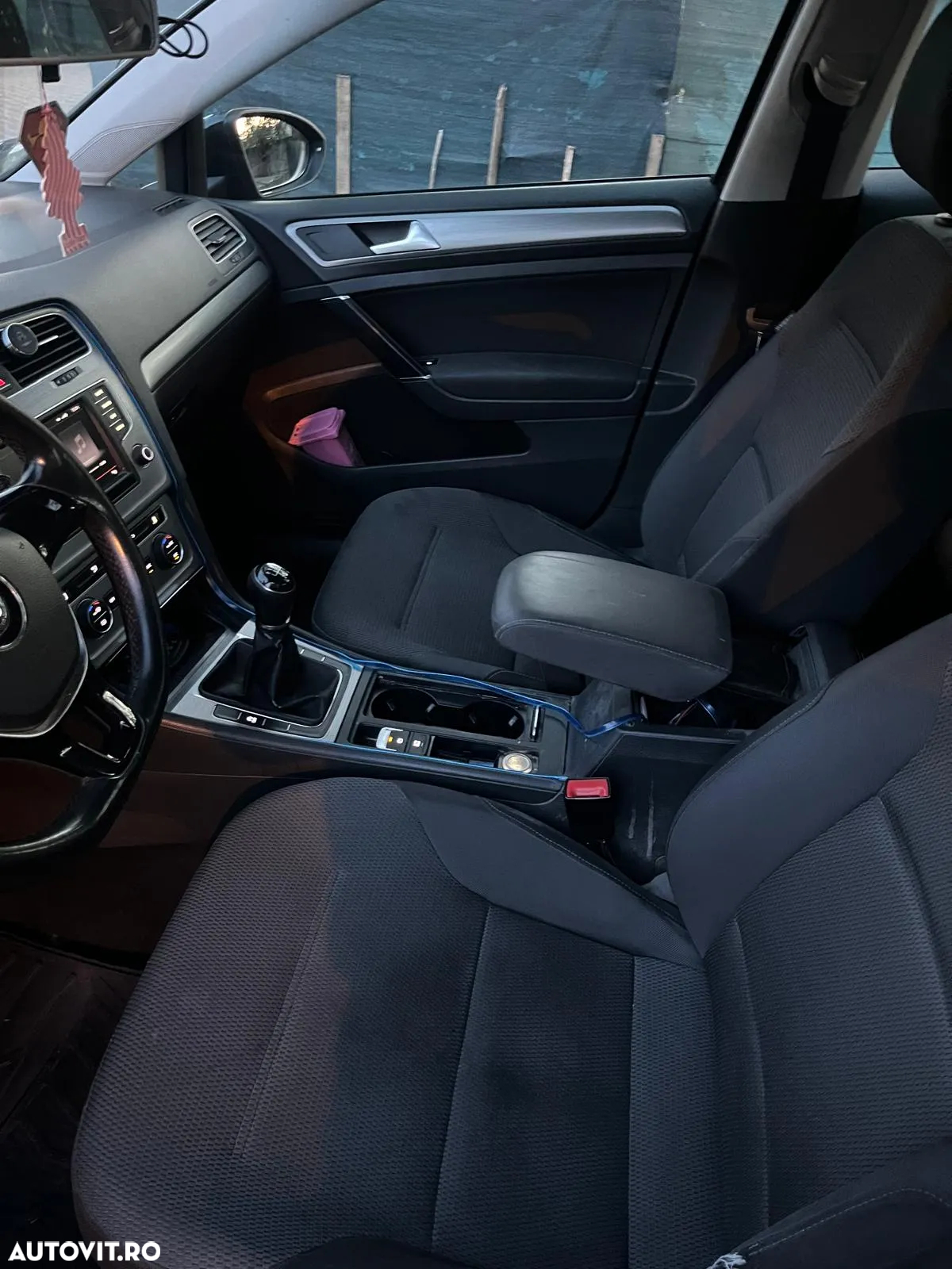 Volkswagen Golf - 10