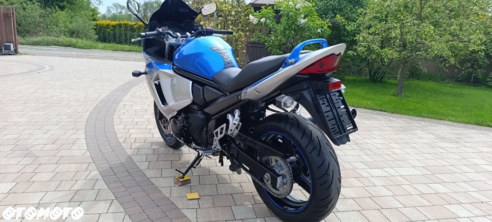 Suzuki GSX - 6