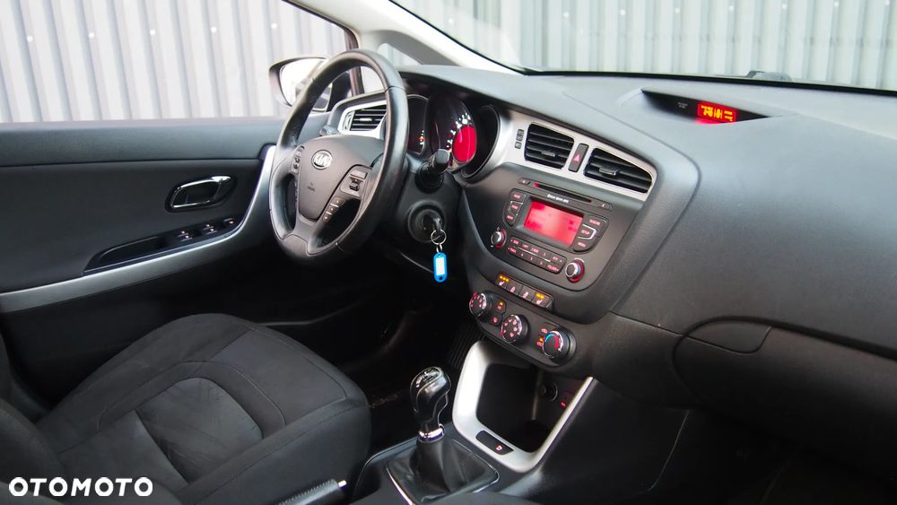Kia Ceed 1.4 CVVT Dream Team Edition - 19