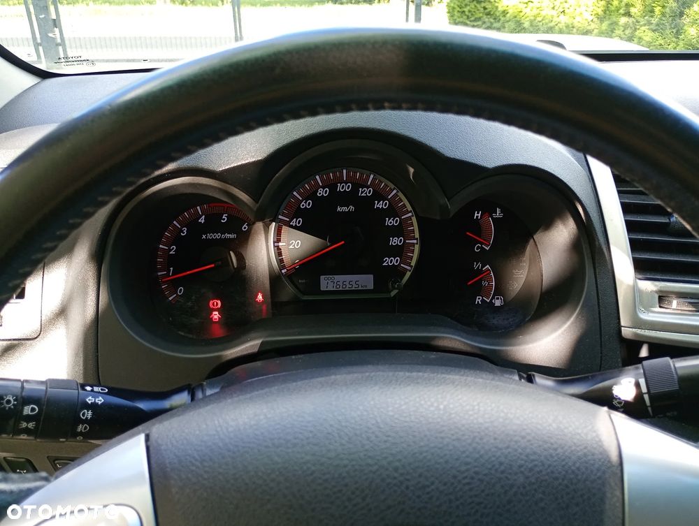 Toyota Hilux 2.5 D-4D DLX - 12