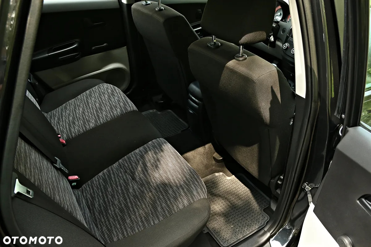 Kia Ceed - 33