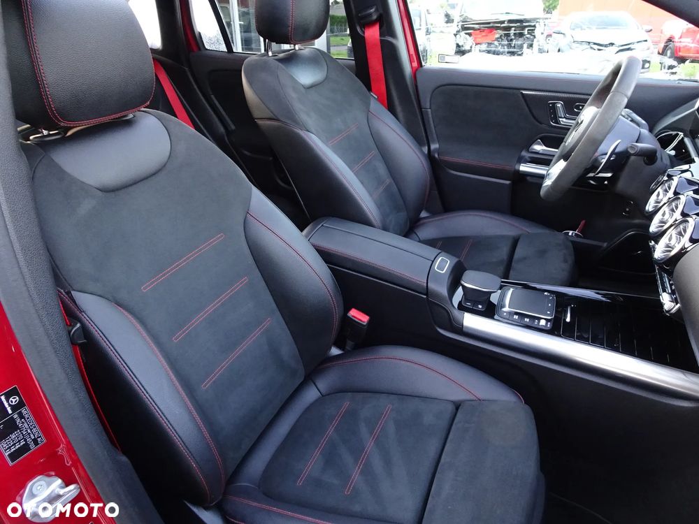 Mercedes-Benz GLA - 12