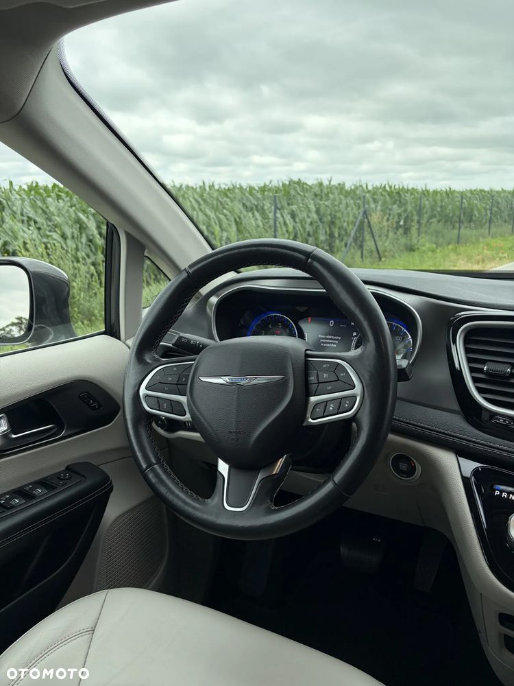 Chrysler Pacifica - 10