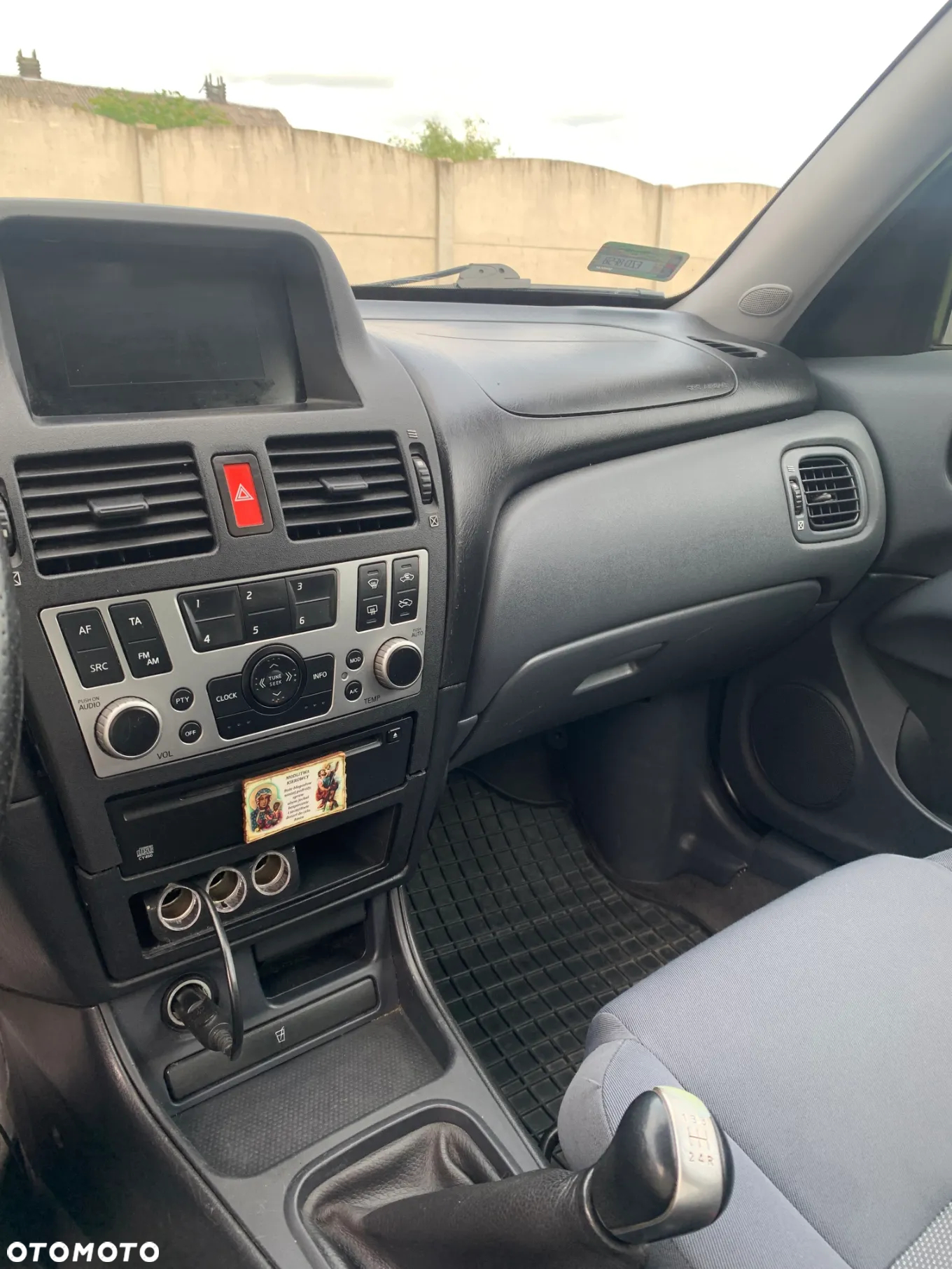 Nissan Almera - 10