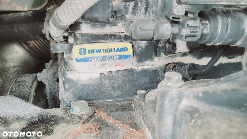 Spalona ładowarka New Holland TH 6.32 na części - 7