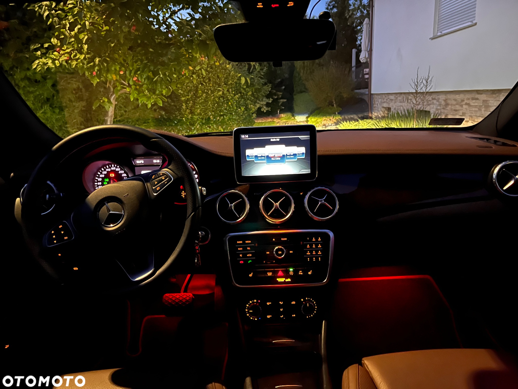 Mercedes-Benz GLA - 16