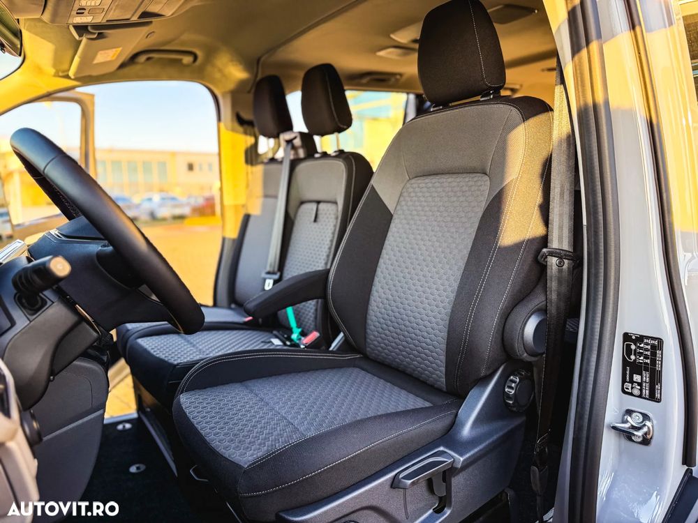 Volkswagen Caravelle - 11