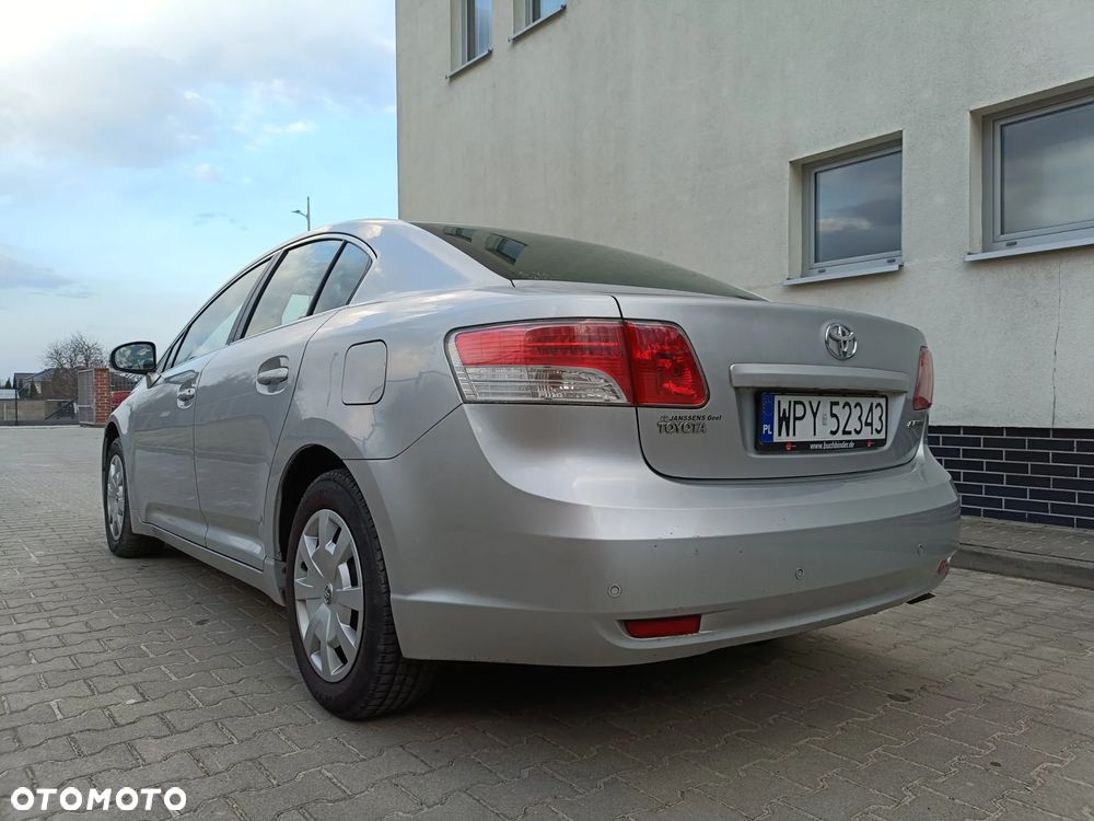 Toyota Avensis 1.6 Comfort - 4