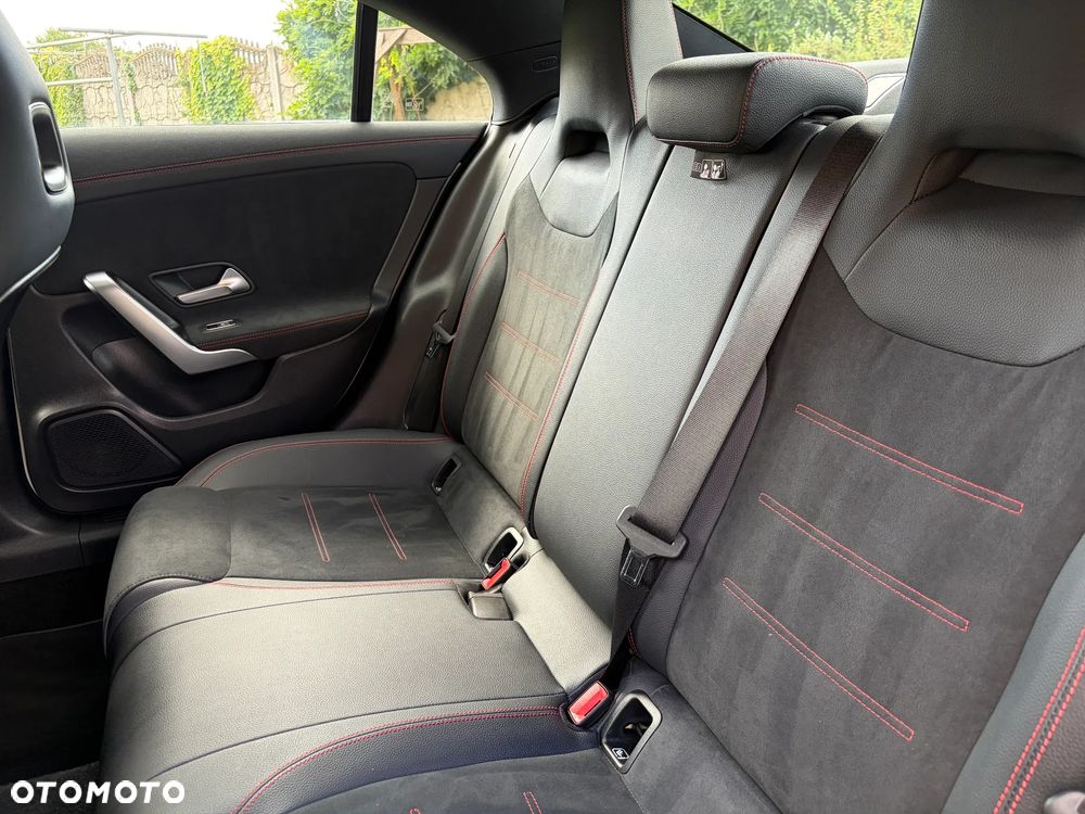 Mercedes-Benz CLA 180 AMG Line 7G-DCT - 30