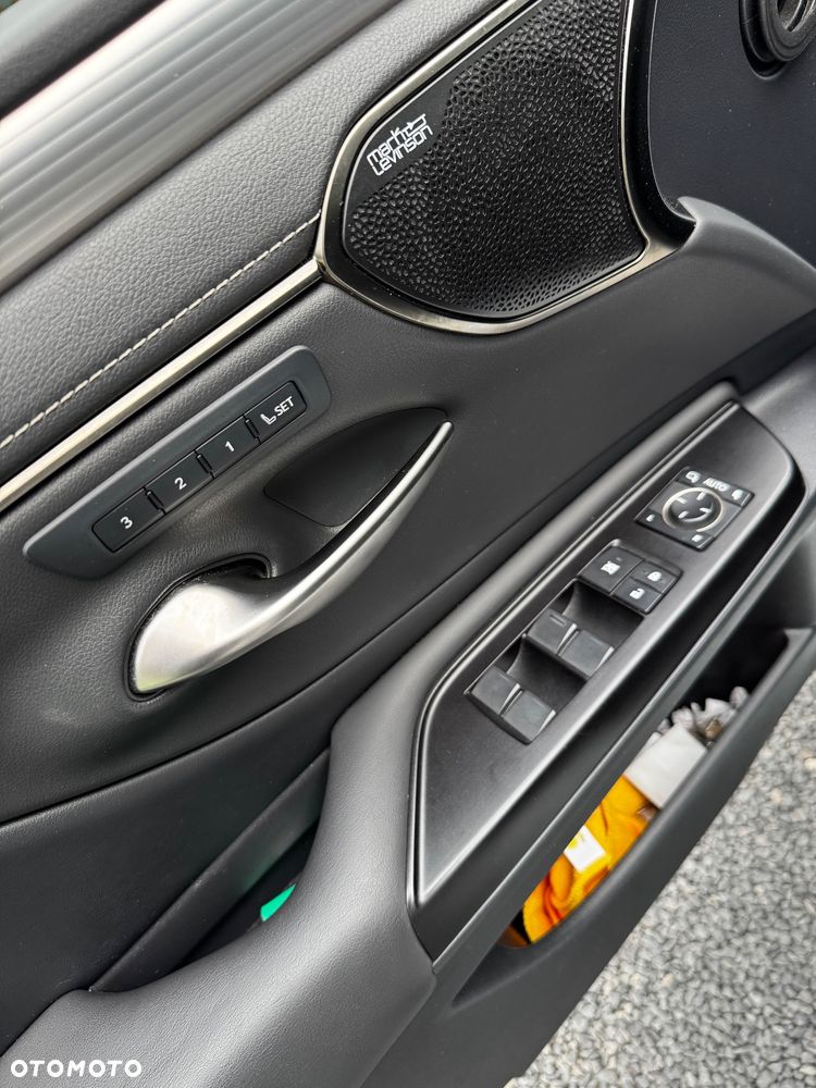 Lexus ES 300h F Sport - 8